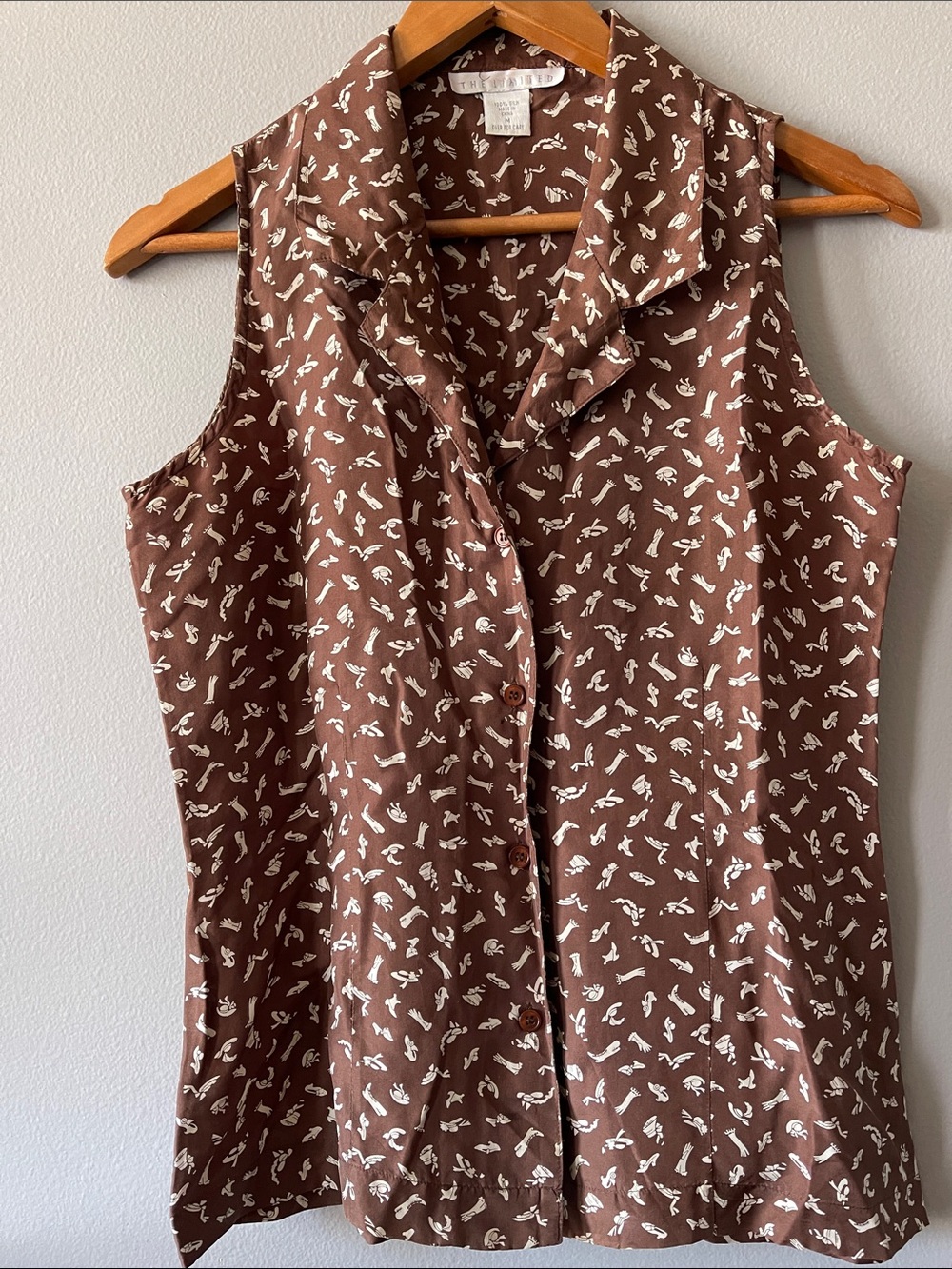 The Limited Y2K Silk Brown Sleeveless Button-Front Top with White figures